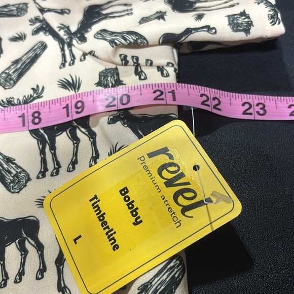 Revel Bobby Timberline Scrub,v-neck,hip pockets,1 double,slit sides,Moose,logs - Picture 7 of 10